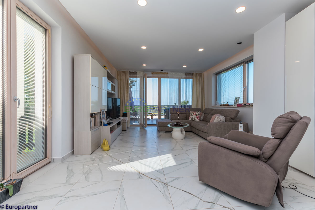 Bella casa con appartamenti e vista mare