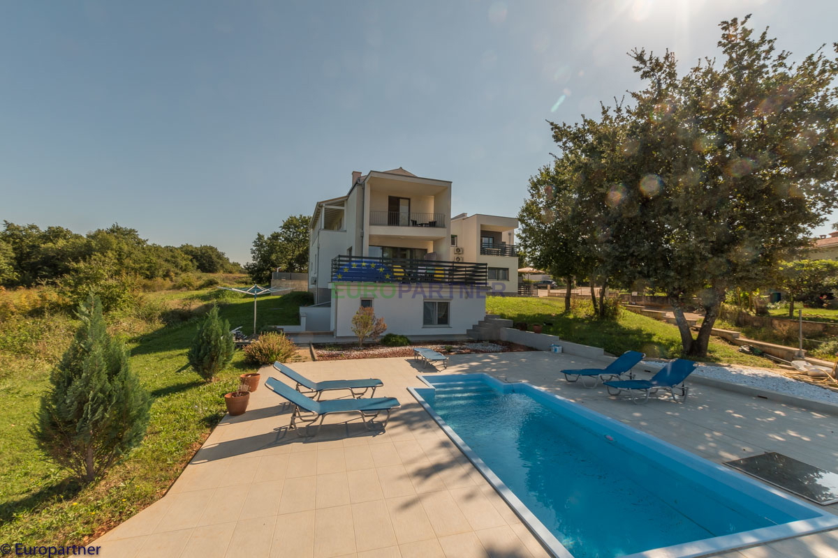Bella casa con appartamenti e vista mare