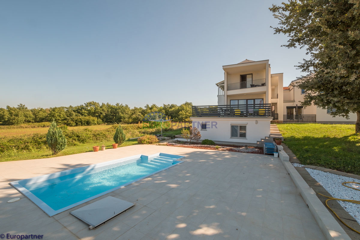 Bella casa con appartamenti e vista mare