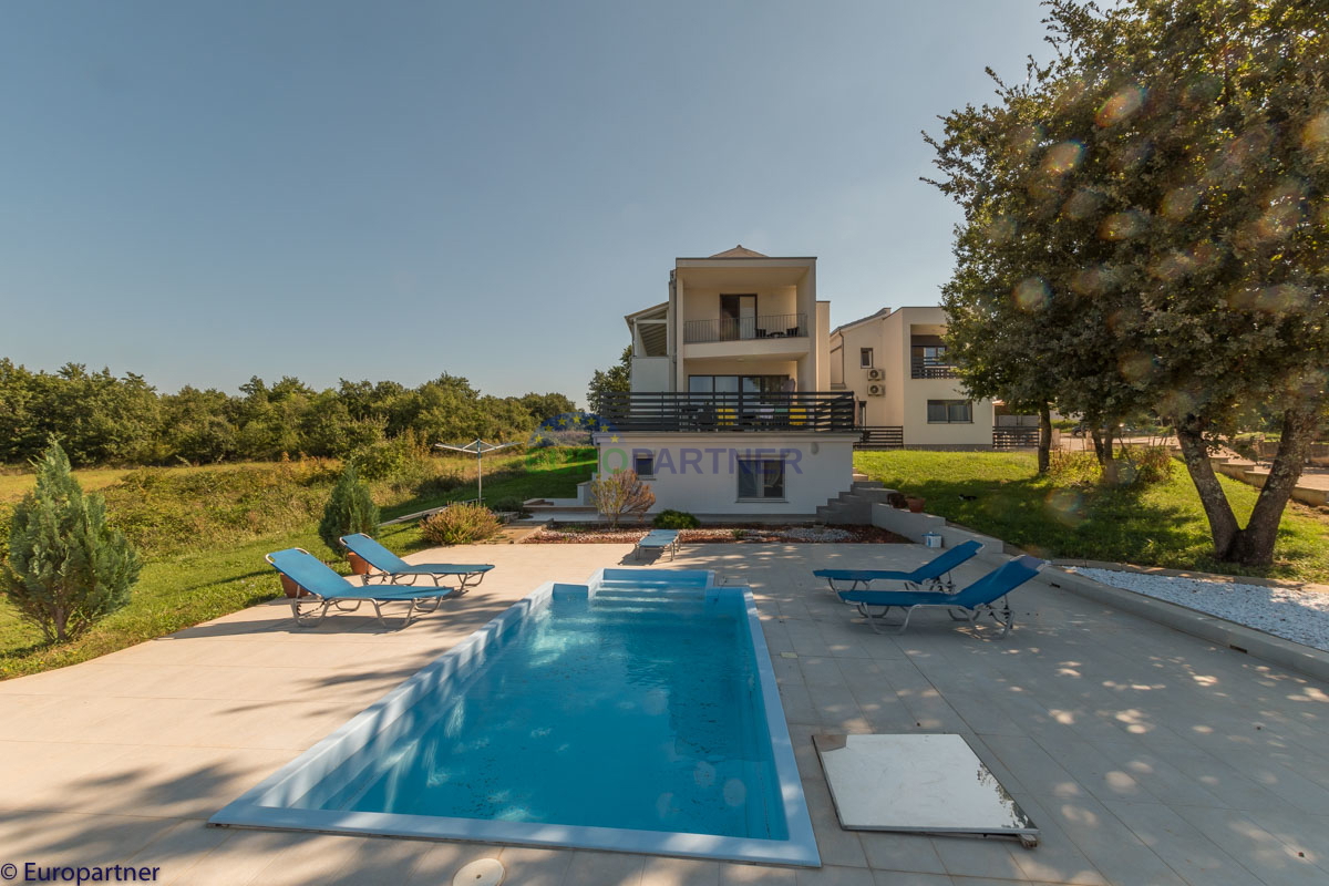 Bella casa con appartamenti e vista mare