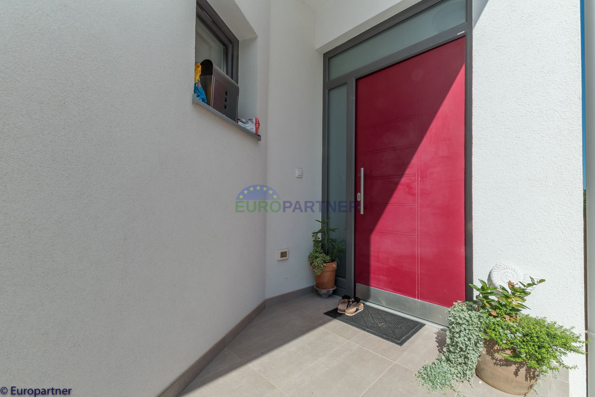 Bella casa con appartamenti e vista mare