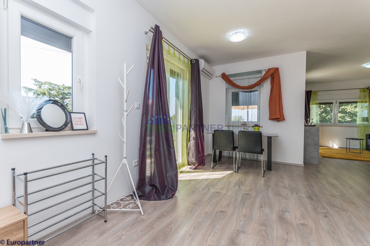 Bella casa con appartamenti e vista mare