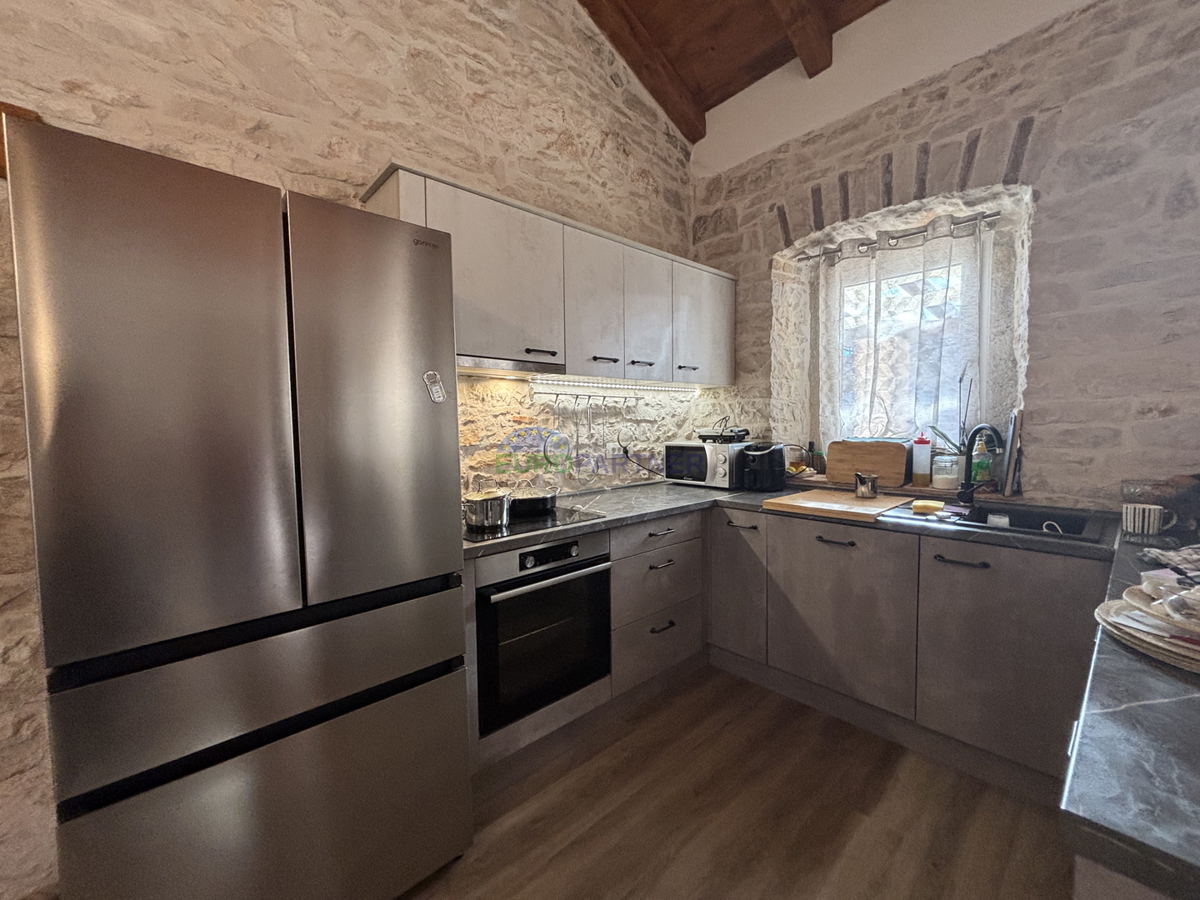 Casa in pietra con giardino nelle vicinanze di Umago