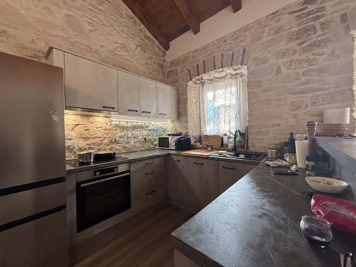 Casa in pietra con giardino nelle vicinanze di Umago