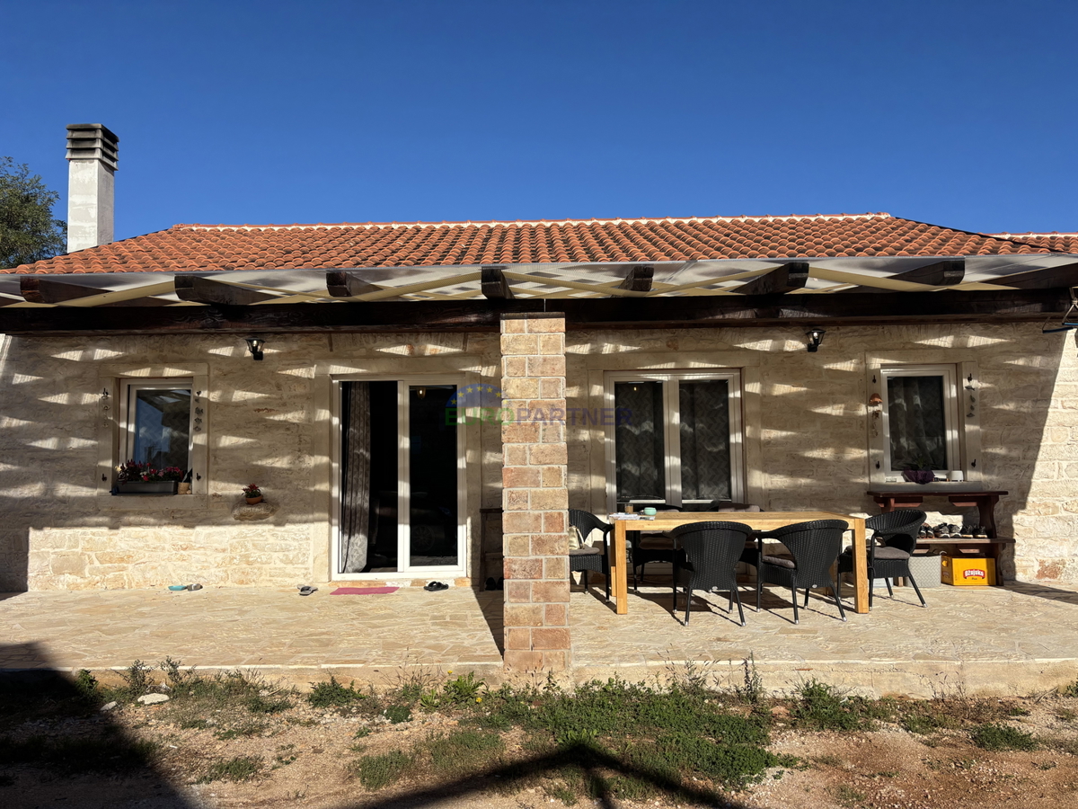 Casa in pietra con giardino nelle vicinanze di Umago