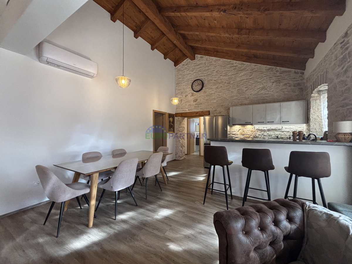 Casa in pietra con giardino nelle vicinanze di Umago