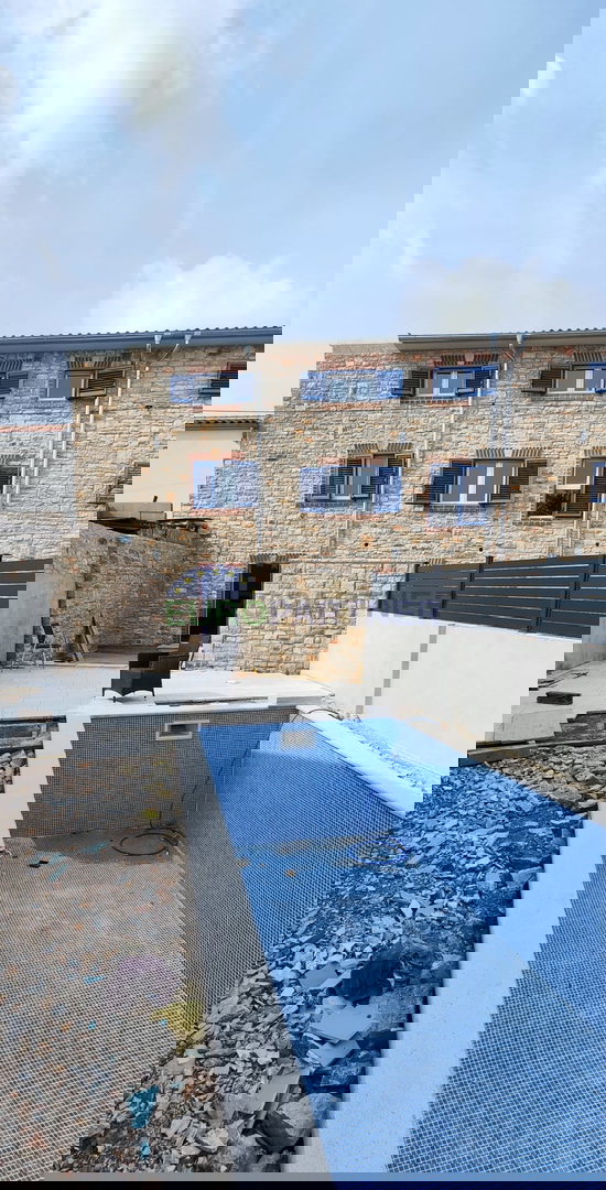 ISTRIA, Svetvinčenat, dintorni - Casa in pietra con piscina