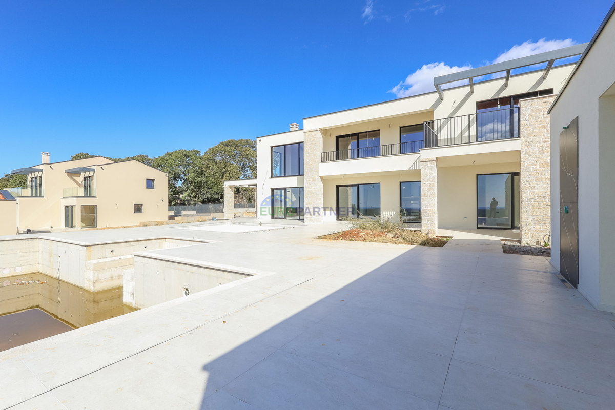 Villa di design con vista mare, zona di Parenzo, Istria