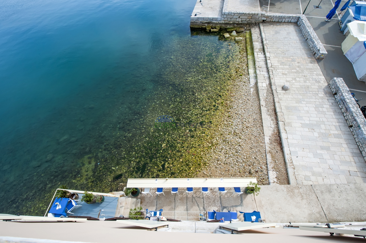 Istria, Rovigno, tre appartamenti di lusso, prima fila al mare