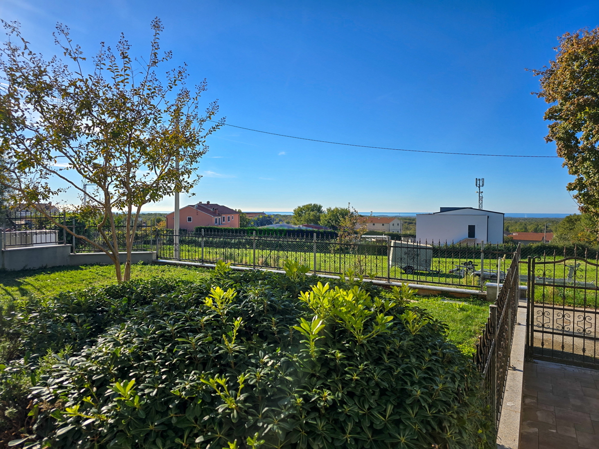 Bella casa a schiera con vista mare, nei dintorni di Poreč.