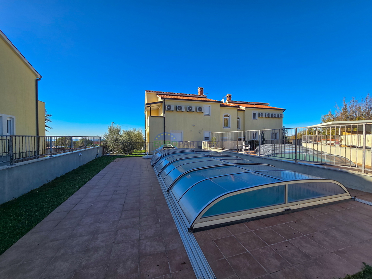 Bella casa a schiera con vista mare, nei dintorni di Poreč.