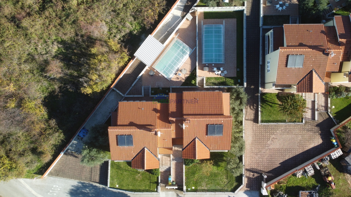 Bella casa a schiera con vista mare, nei dintorni di Poreč.