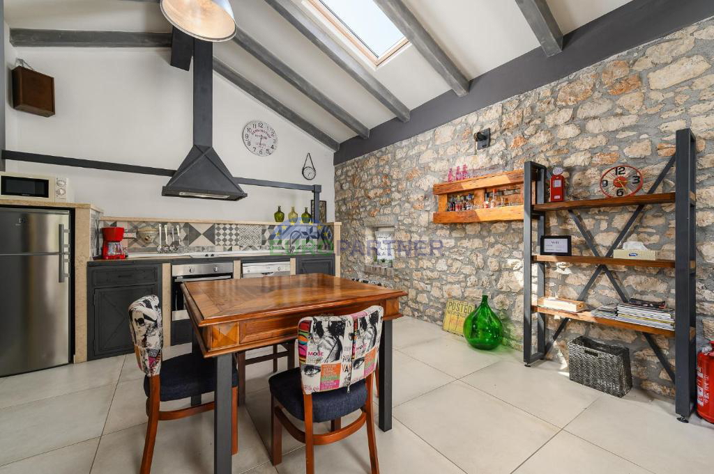 Poreč, dintorni, casa in pietra ristrutturata con piscina, a 4 km dal mare