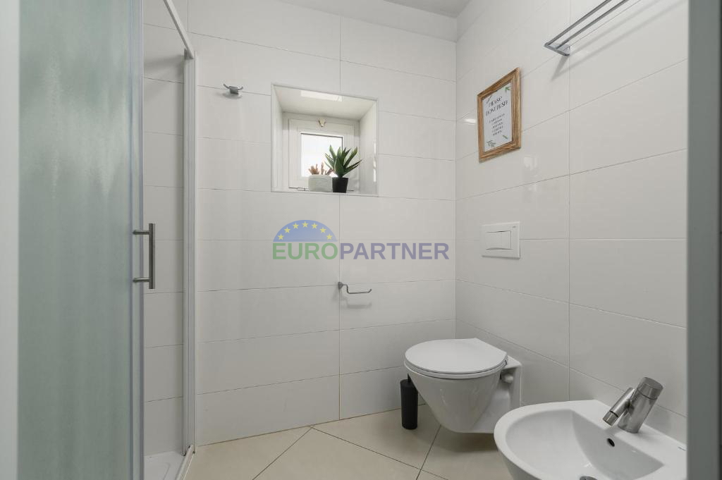 Poreč, dintorni, casa in pietra ristrutturata con piscina, a 4 km dal mare