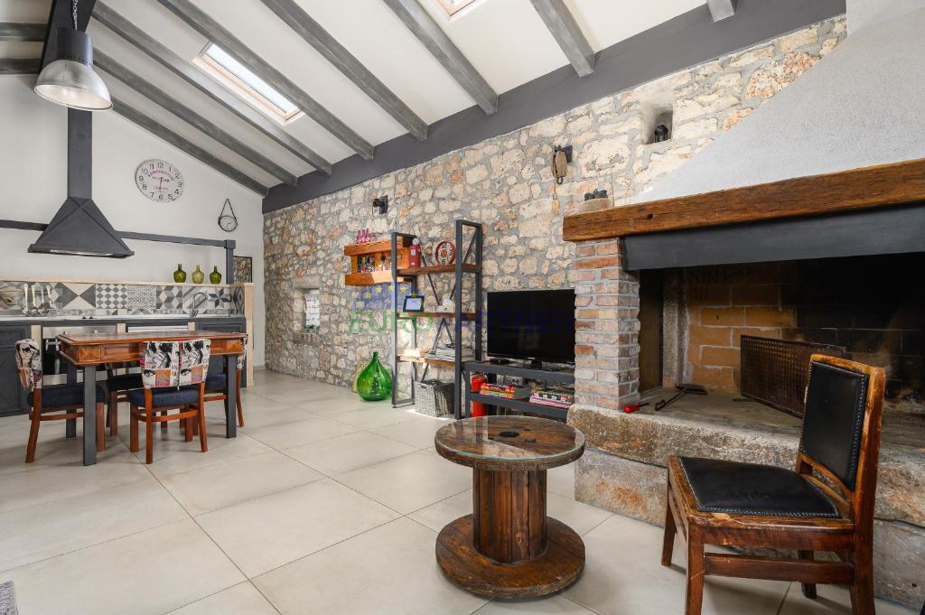 Poreč, dintorni, casa in pietra ristrutturata con piscina, a 4 km dal mare