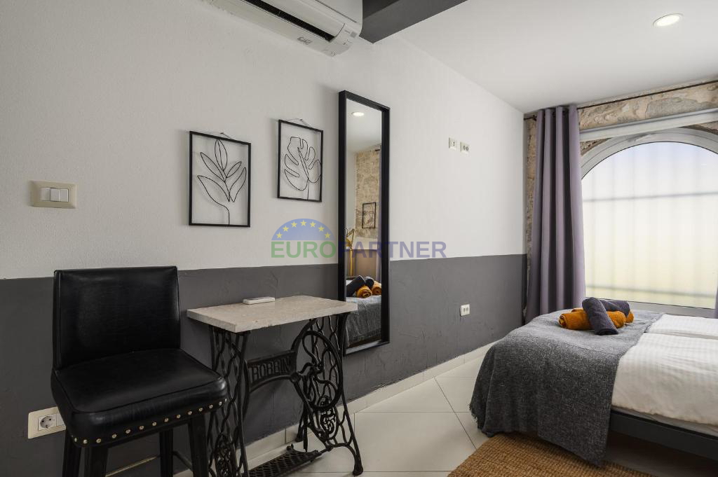 Poreč, dintorni, casa in pietra ristrutturata con piscina, a 4 km dal mare