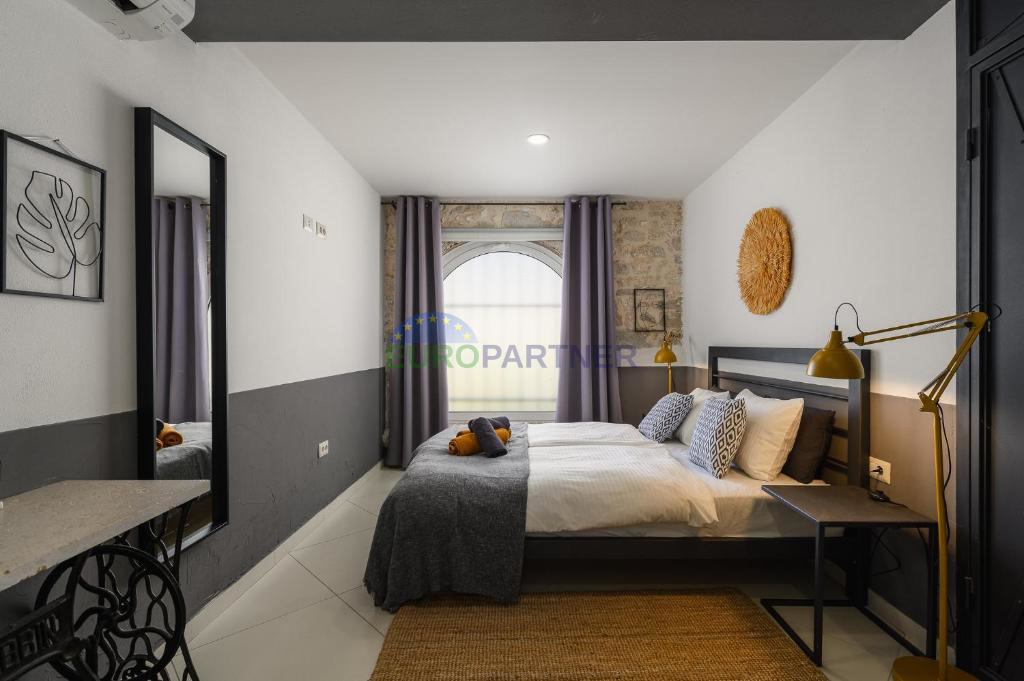 Poreč, dintorni, casa in pietra ristrutturata con piscina, a 4 km dal mare