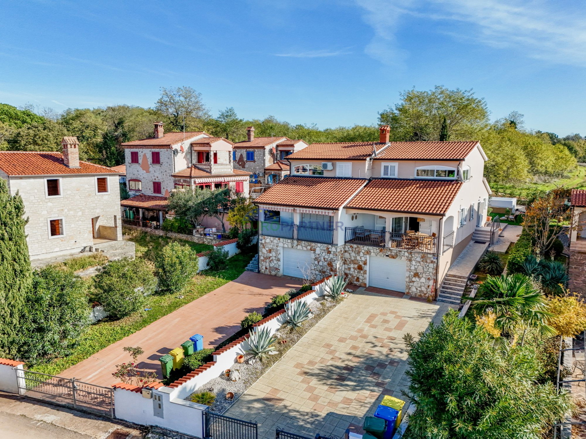 Casa bifamiliare con piscina, Istrien, Kaštelir
