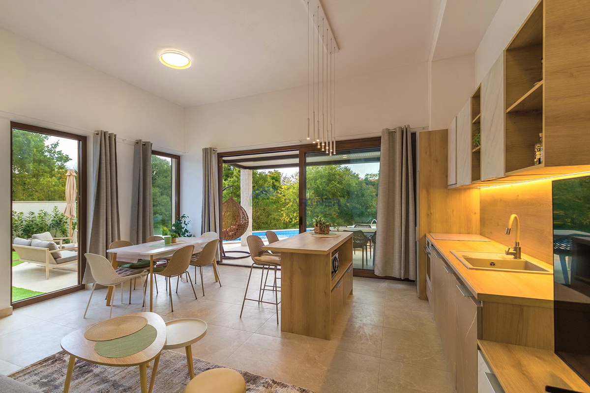 Istria, Svetvinčenat, villetta bifamiliare con piscina