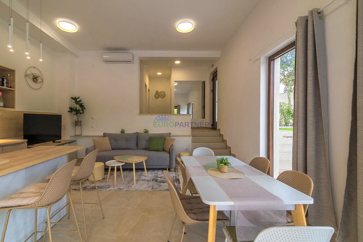 Istria, Svetvinčenat, villetta bifamiliare con piscina