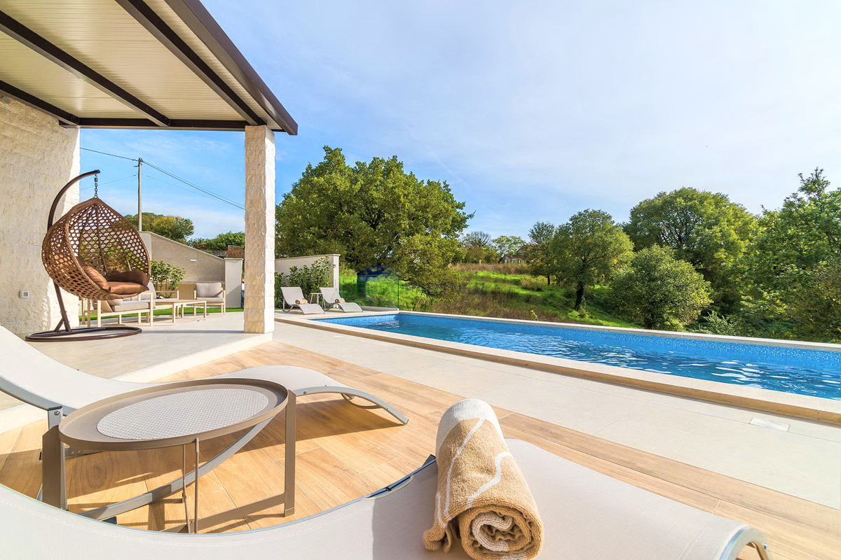 Istria, Svetvinčenat, villetta bifamiliare con piscina