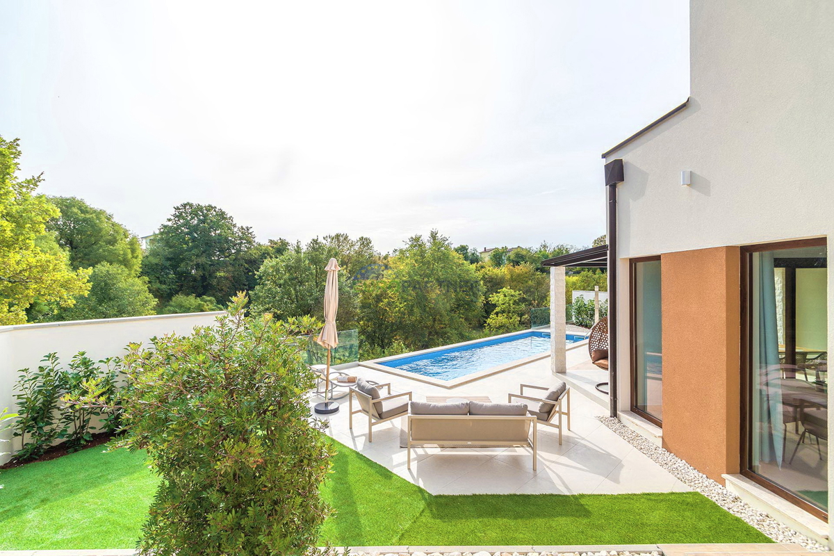 Istria, Svetvinčenat, villetta bifamiliare con piscina
