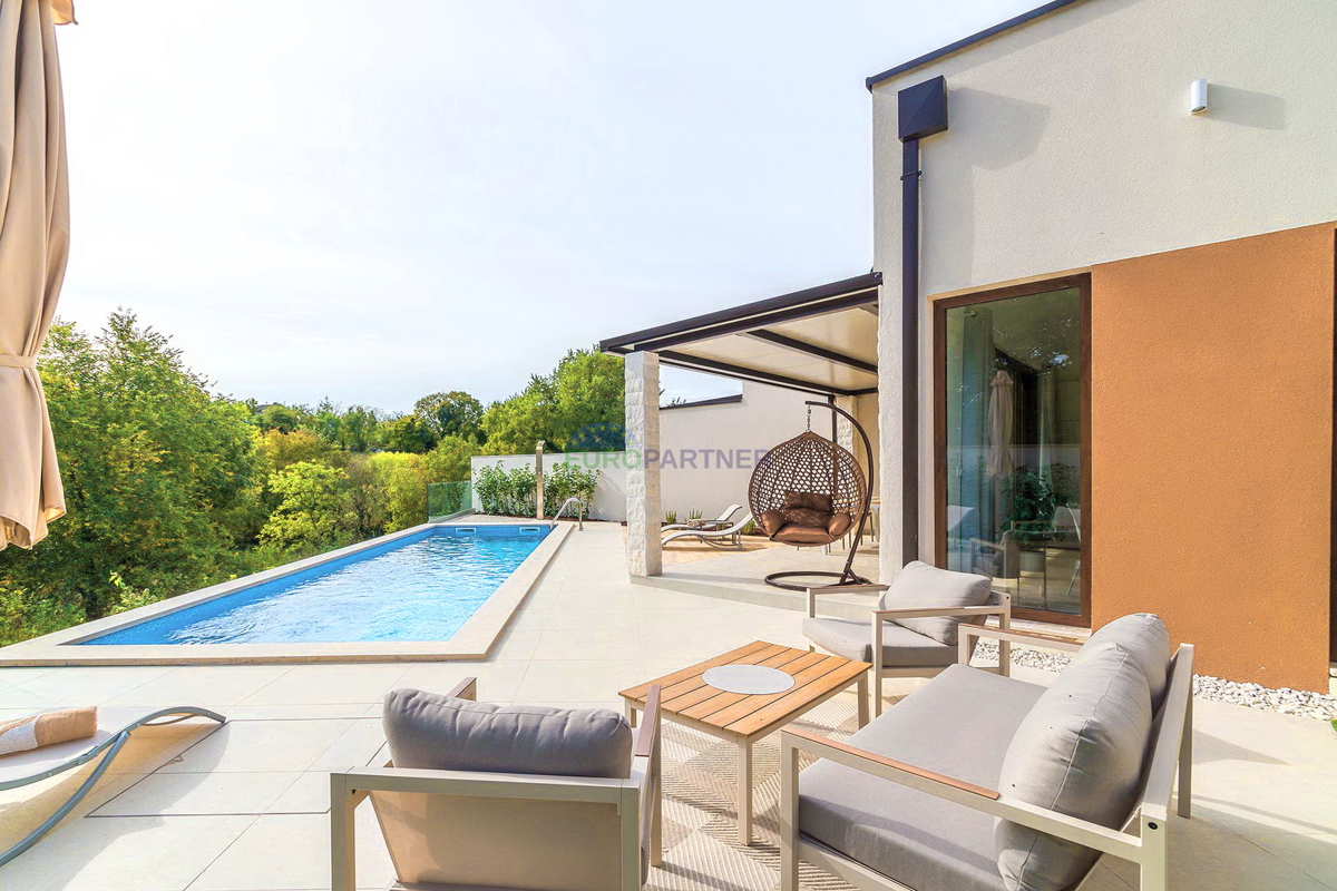 Istria, Svetvinčenat, villetta bifamiliare con piscina