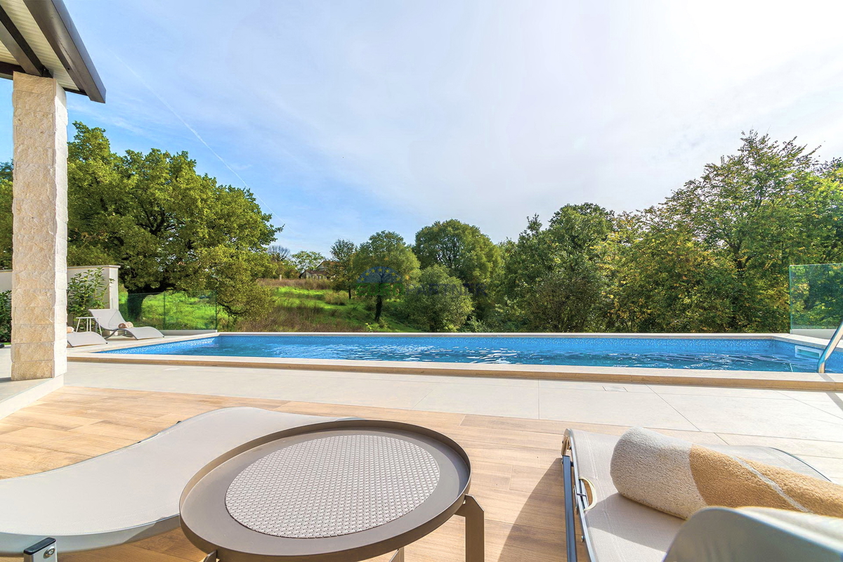 Istria, Svetvinčenat, villetta bifamiliare con piscina