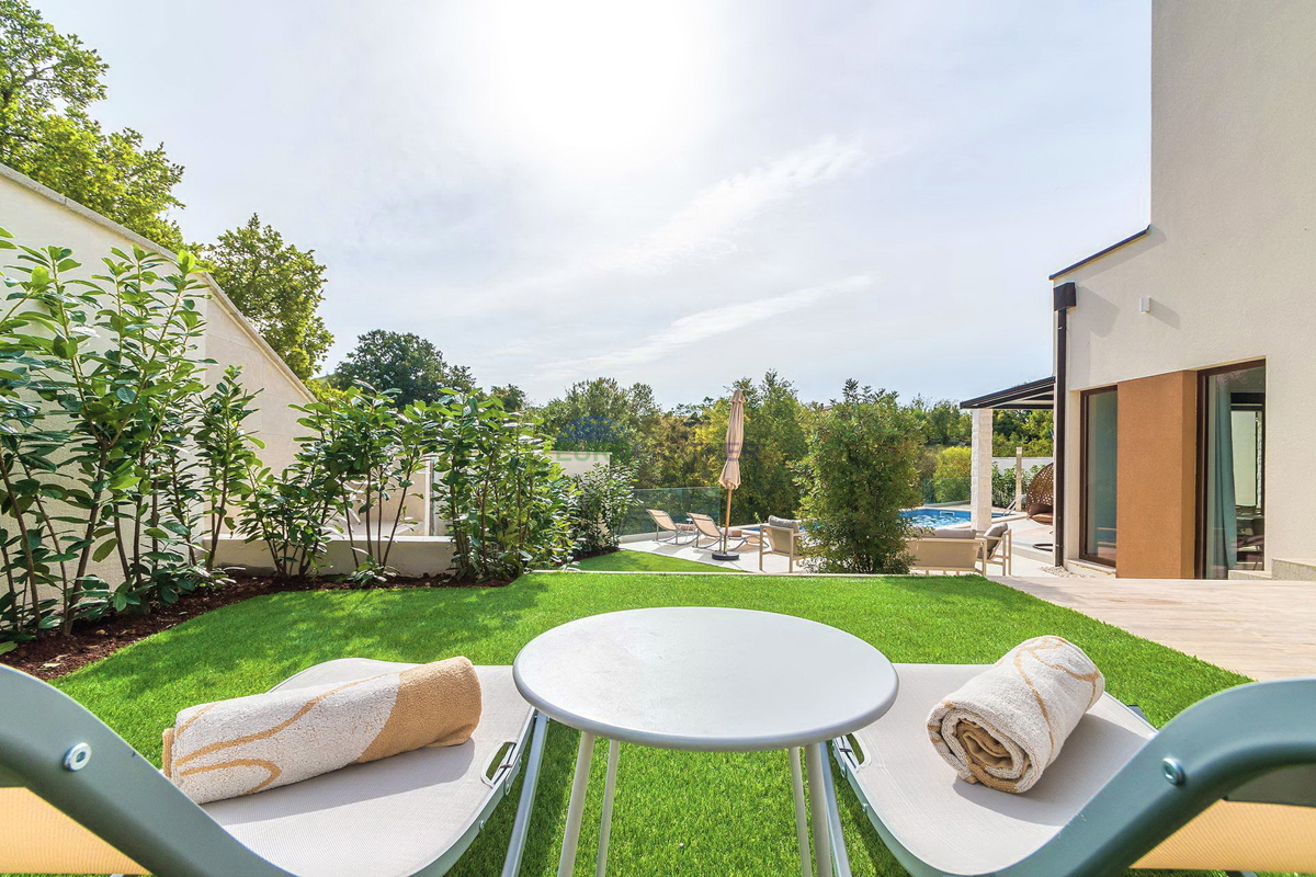 Istria, Svetvinčenat, villetta bifamiliare con piscina