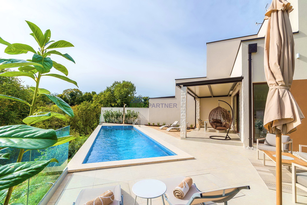 Istria, Svetvinčenat, villetta bifamiliare con piscina