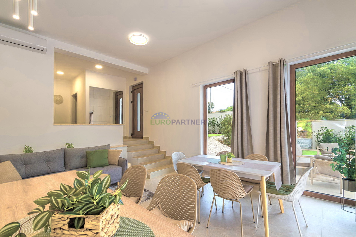 Istria, Svetvinčenat, villetta bifamiliare con piscina
