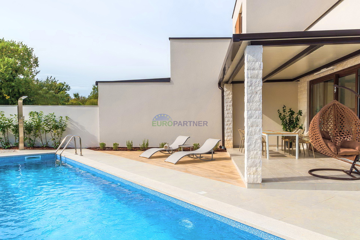 Istria, Svetvinčenat, villetta bifamiliare con piscina