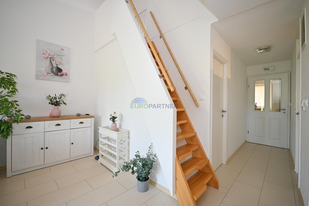 OPPORTUNITÀ PERFETTA VICINO AL MARE - appartamento quadrilocale con giardino – Červar Porat, 500 m dal mare