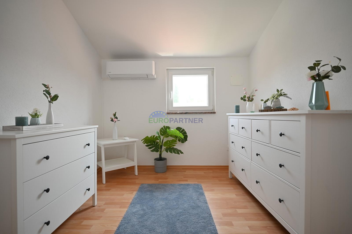 OPPORTUNITÀ PERFETTA VICINO AL MARE - appartamento quadrilocale con giardino – Červar Porat, 500 m dal mare