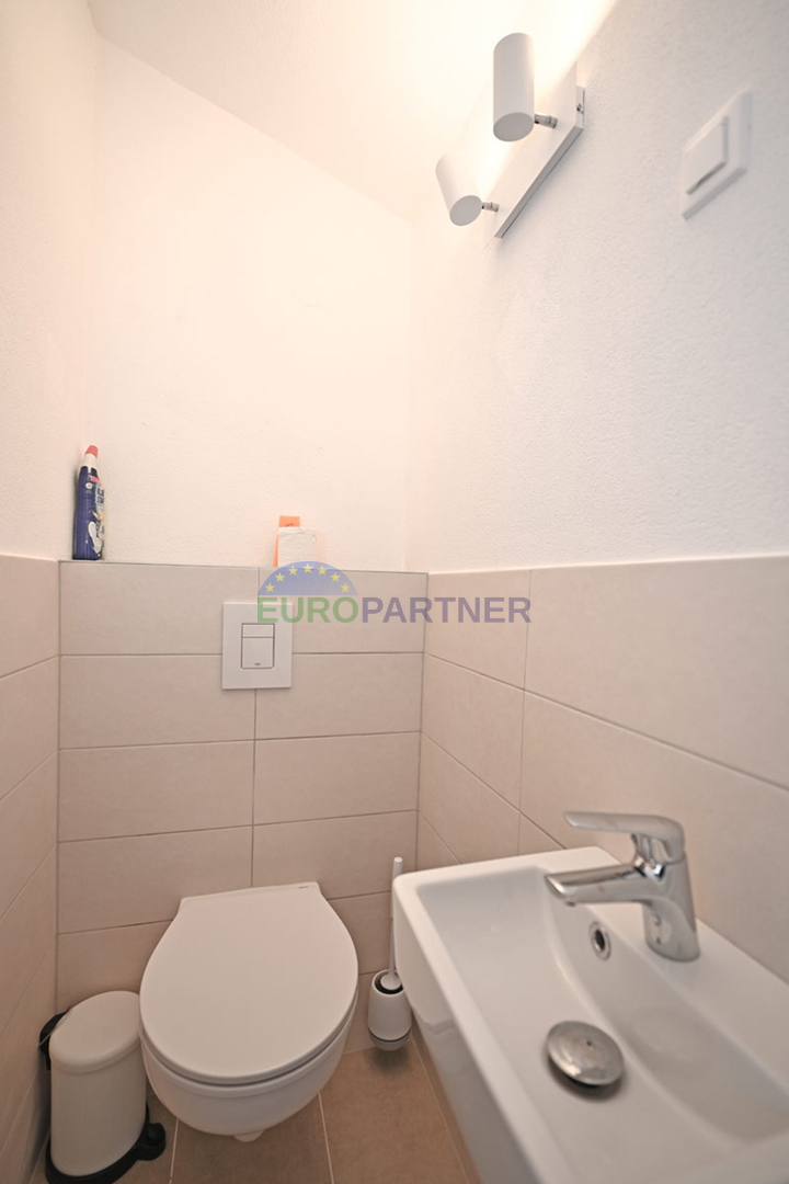 OPPORTUNITÀ PERFETTA VICINO AL MARE - appartamento quadrilocale con giardino – Červar Porat, 500 m dal mare