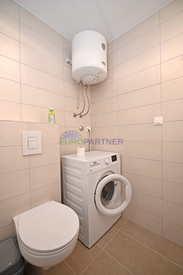 OPPORTUNITÀ PERFETTA VICINO AL MARE - appartamento quadrilocale con giardino – Červar Porat, 500 m dal mare