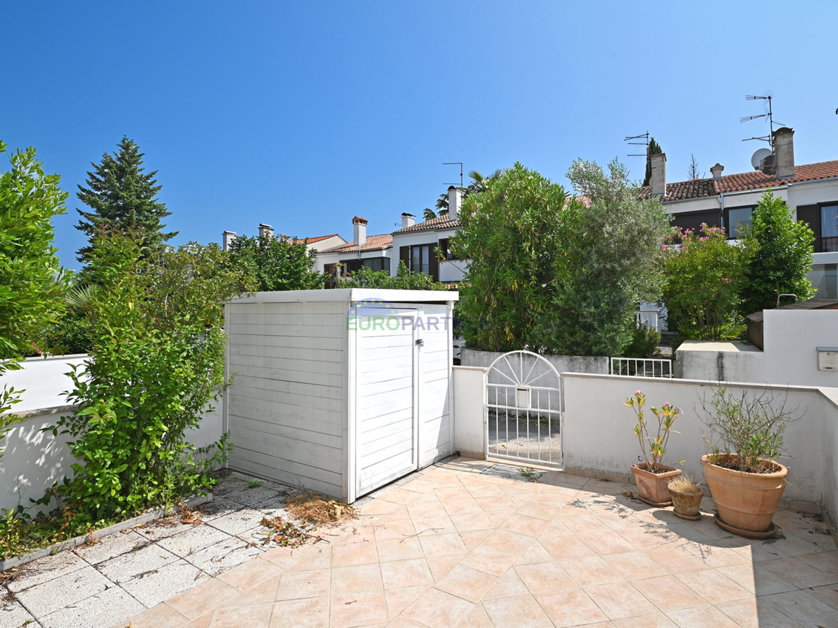 OPPORTUNITÀ PERFETTA VICINO AL MARE - appartamento quadrilocale con giardino – Červar Porat, 500 m dal mare