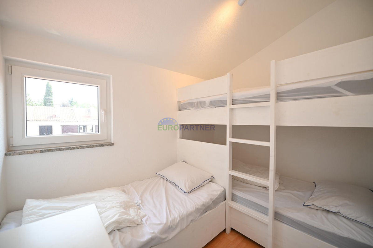 OPPORTUNITÀ PERFETTA VICINO AL MARE - appartamento quadrilocale con giardino – Červar Porat, 500 m dal mare