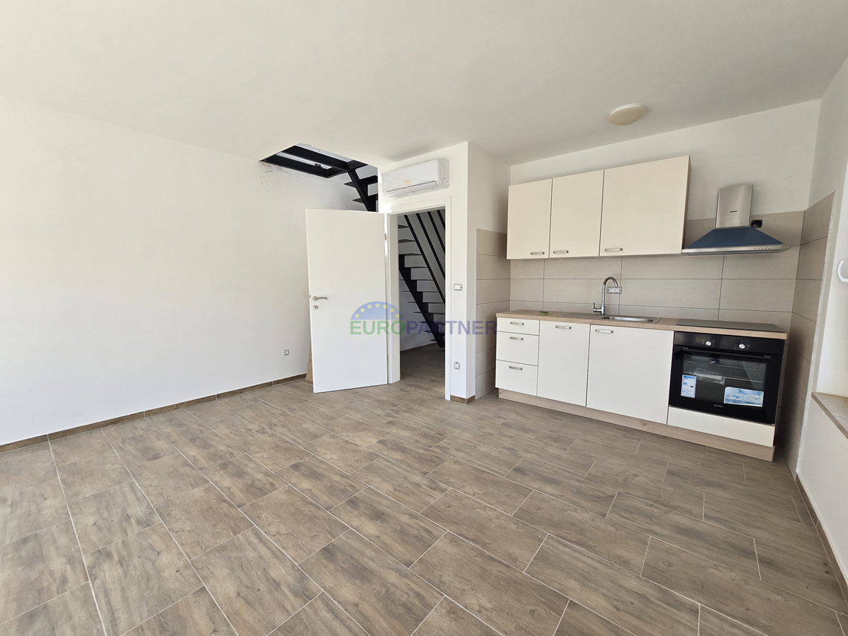 Appartamento su due livelli di 73 m2 con vista sul mare