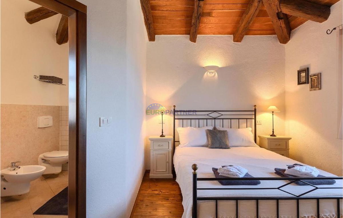 Villa in pietra su una collina con vista sul mare, Poreč, Istria