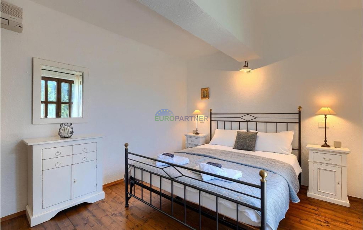 Villa in pietra su una collina con vista sul mare, Poreč, Istria