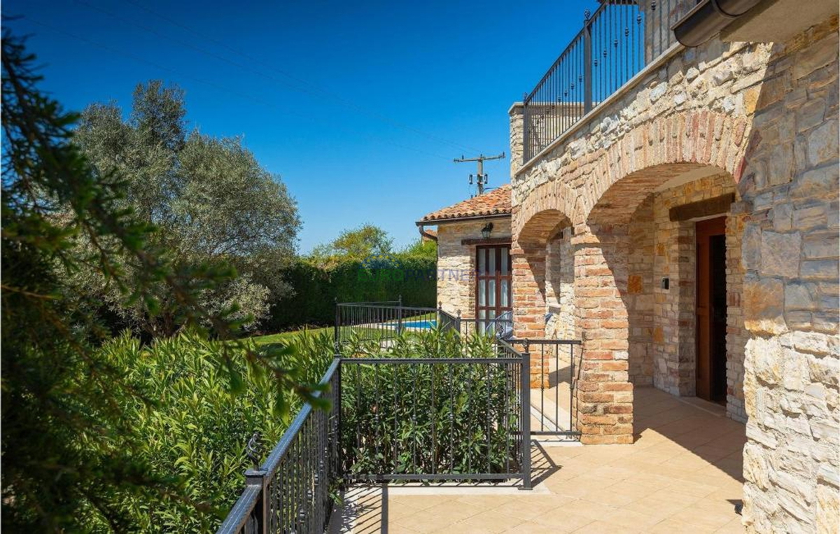 Villa in pietra su una collina con vista sul mare, Poreč, Istria