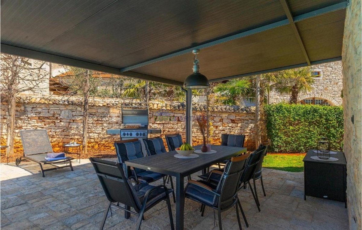 Villa in pietra su una collina con vista sul mare, Poreč, Istria