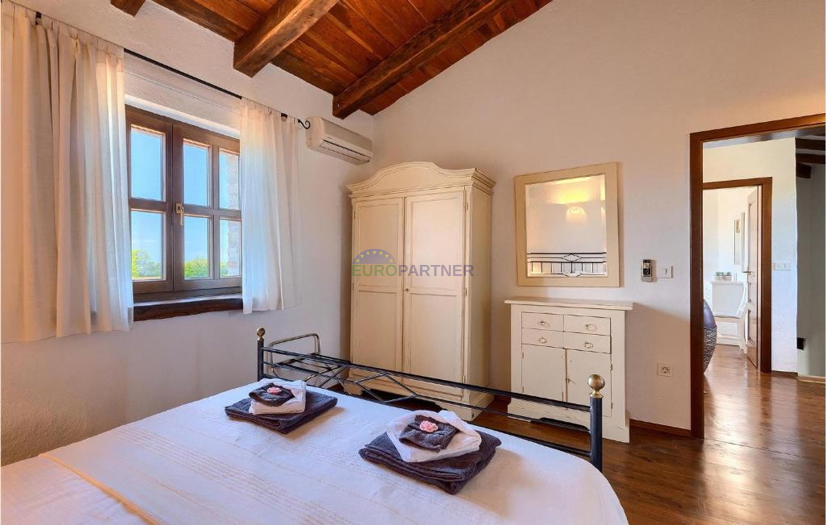 Villa in pietra su una collina con vista sul mare, Poreč, Istria