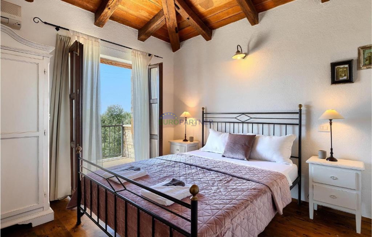 Villa in pietra su una collina con vista sul mare, Poreč, Istria