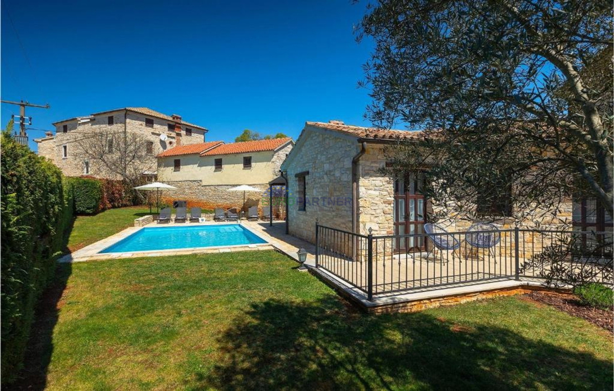 Villa in pietra su una collina con vista sul mare, Poreč, Istria