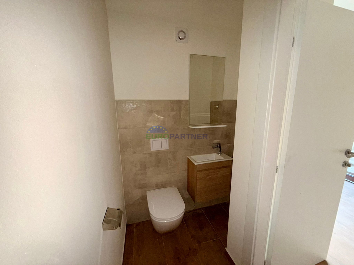 Casa in pietra ristrutturata a Tinjan