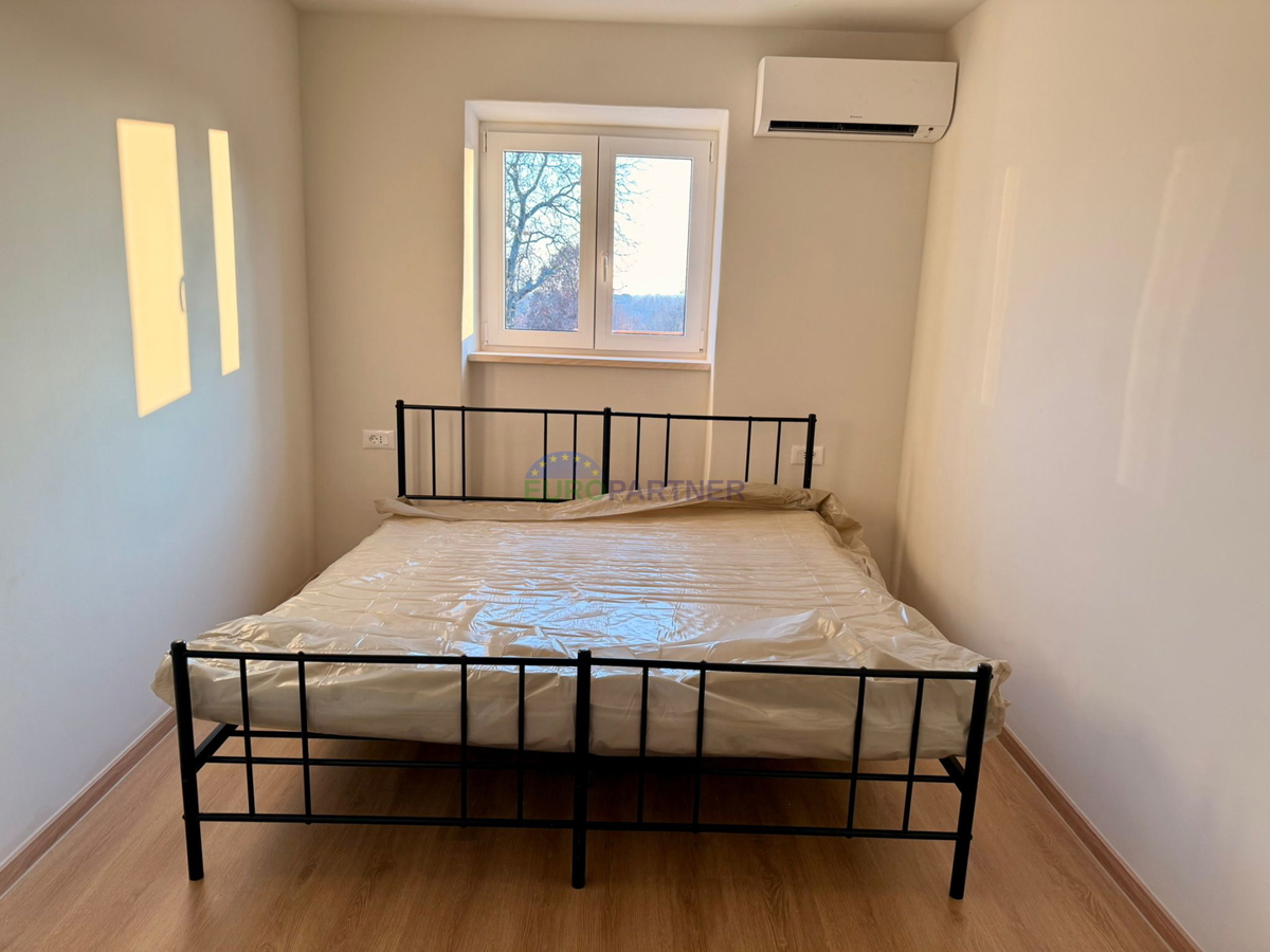 Casa in pietra ristrutturata a Tinjan