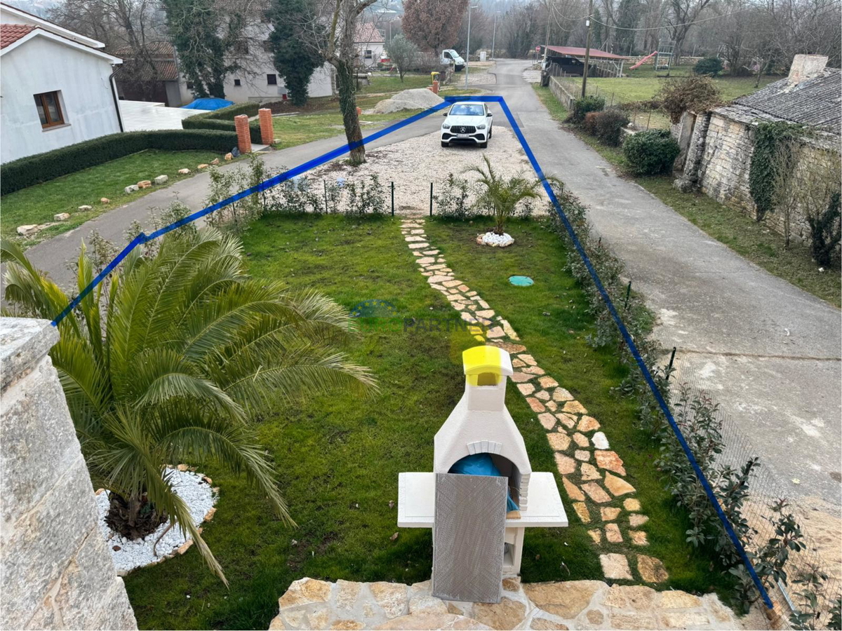 Casa in pietra ristrutturata a Tinjan