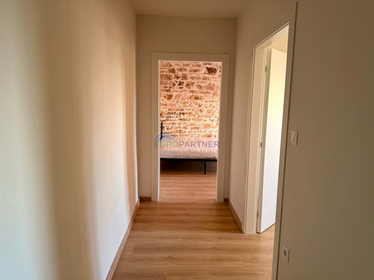 Casa in pietra ristrutturata a Tinjan